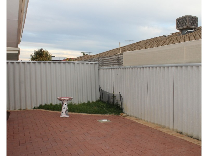 8/4 Dowling Street, Rockingham WA 6168