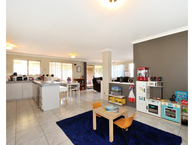 4 Raven Lane, Warnbro WA 6169