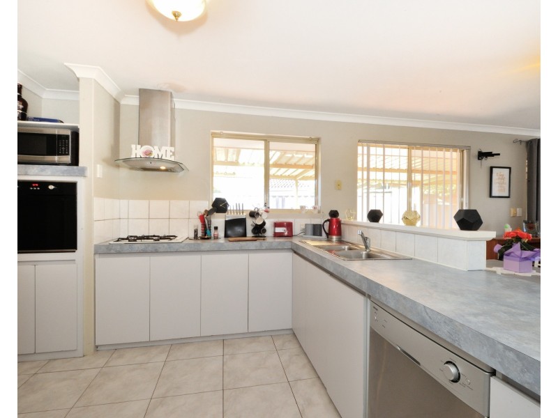 4 Raven Lane, Warnbro WA 6169