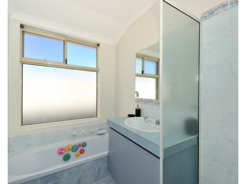 4 Raven Lane, Warnbro WA 6169