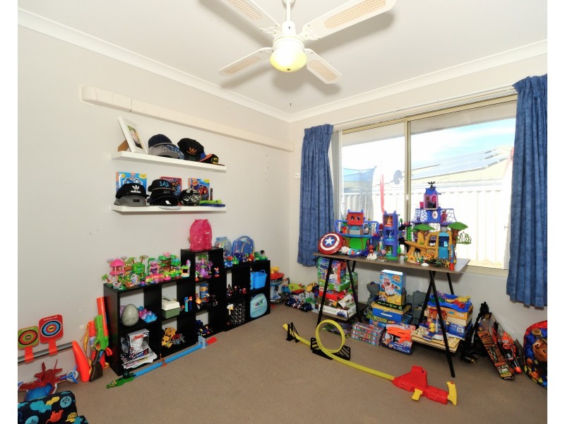 4 Raven Lane, Warnbro WA 6169