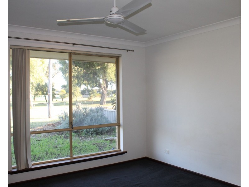 35 Gumnut Crescent, Safety Bay WA 6169