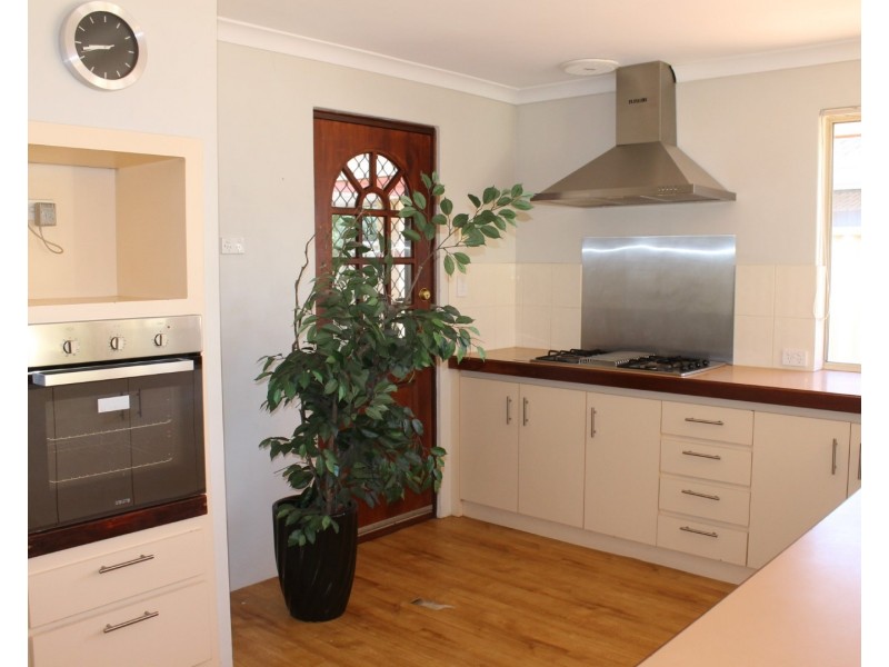 8 Armistice Way, Warnbro WA 6169