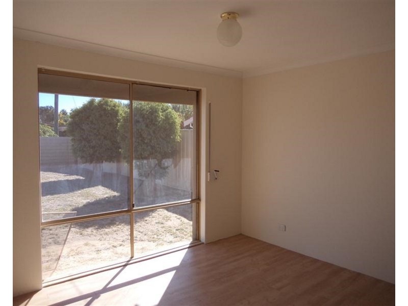 7 Moore  Court, Cooloongup WA 6168