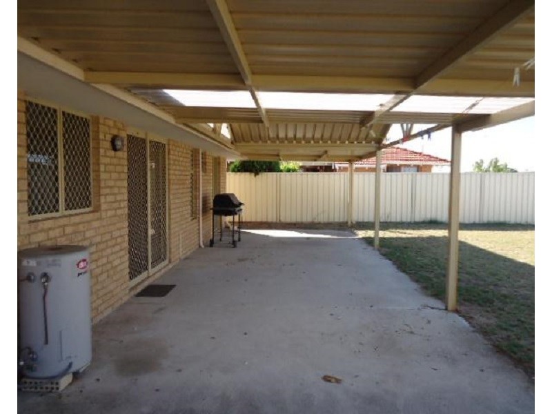 7 Moore  Court, Cooloongup WA 6168