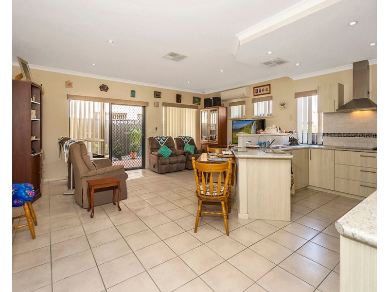 6/9 Bradbury Street, Rockingham WA 6168