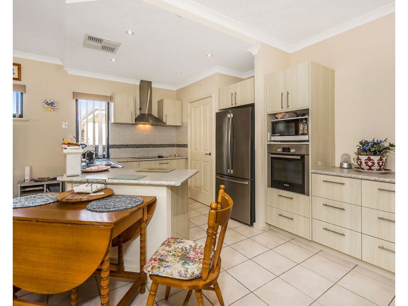 6/9 Bradbury Street, Rockingham WA 6168