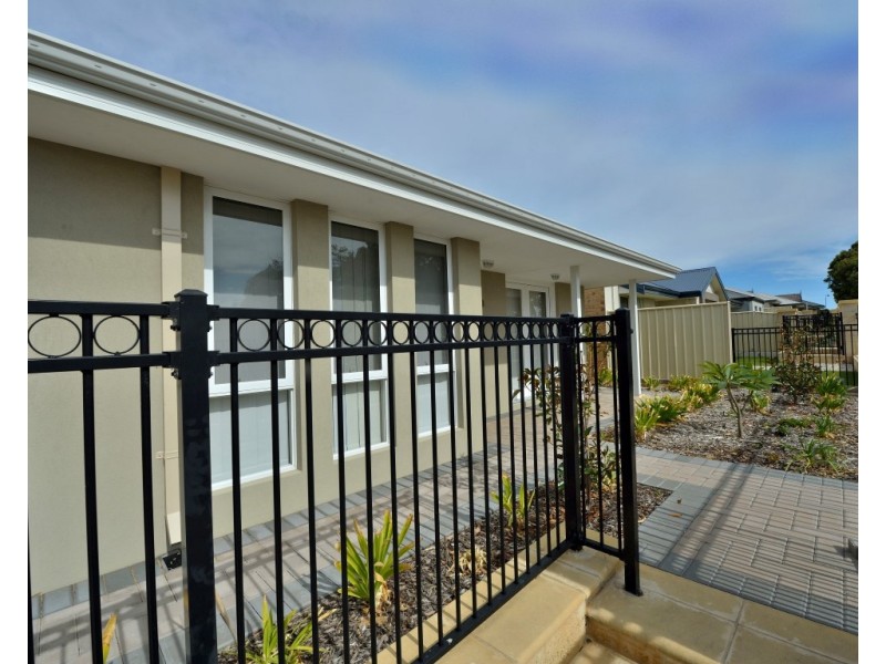 130 Lake Valley Drive, Lakelands WA 6180