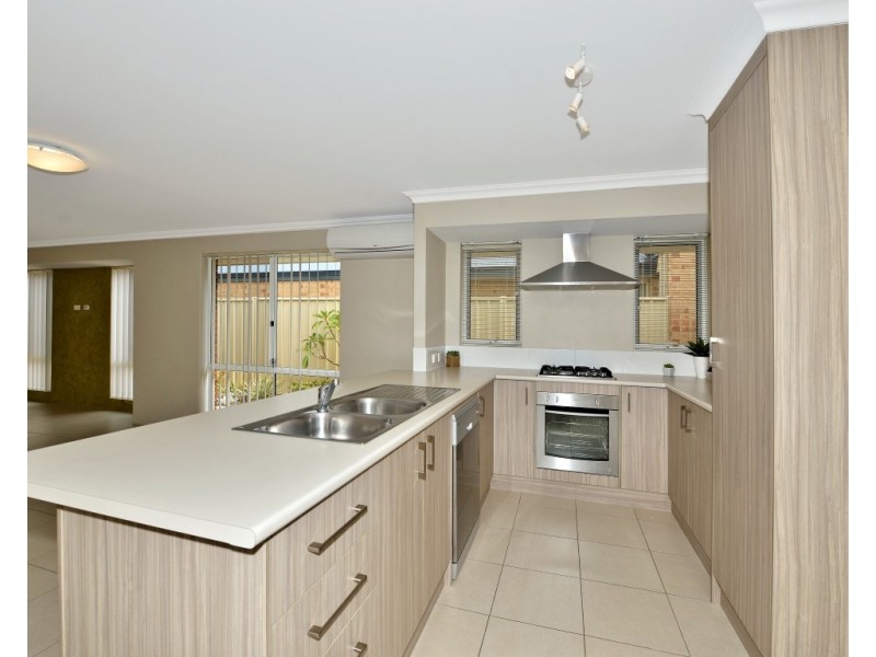 130 Lake Valley Drive, Lakelands WA 6180