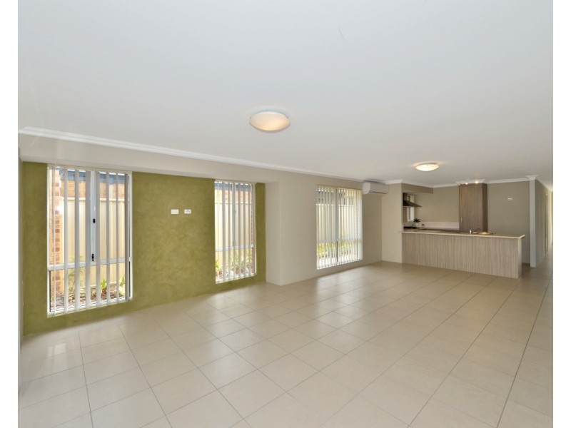 130 Lake Valley Drive, Lakelands WA 6180