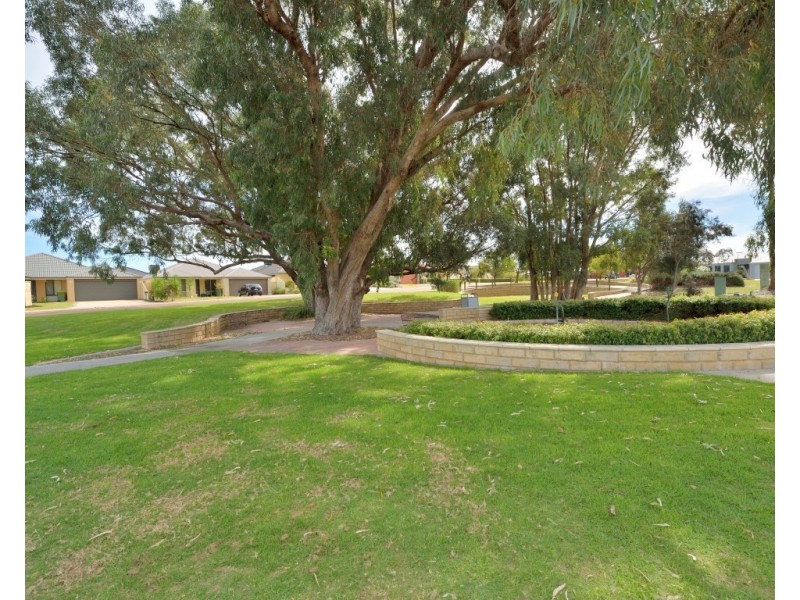 130 Lake Valley Drive, Lakelands WA 6180