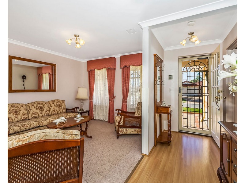 10 Pebblebeach Cove, Waikiki WA 6169