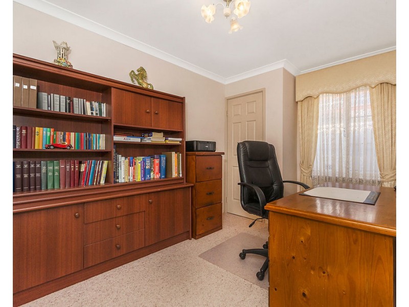 10 Pebblebeach Cove, Waikiki WA 6169