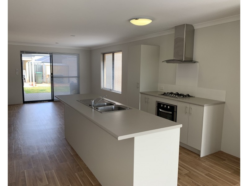 30 Bottlenose Circuit, Waikiki WA 6169