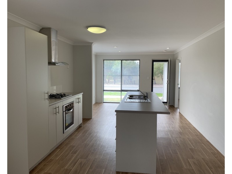 30 Bottlenose Circuit, Waikiki WA 6169