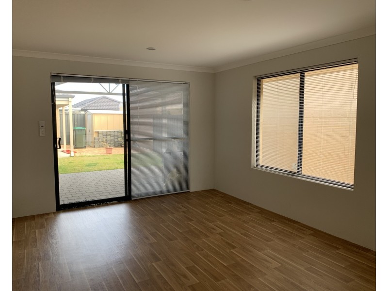 30 Bottlenose Circuit, Waikiki WA 6169