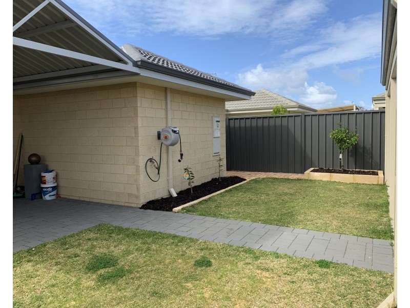 30 Bottlenose Circuit, Waikiki WA 6169