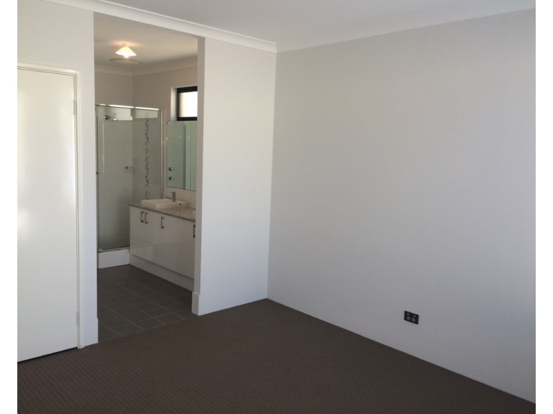 32 Brandeis Grove, Karnup WA 6176