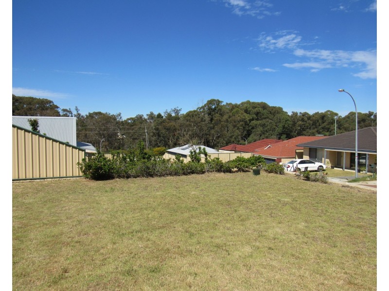 8 Madge Way, Leda WA 6170