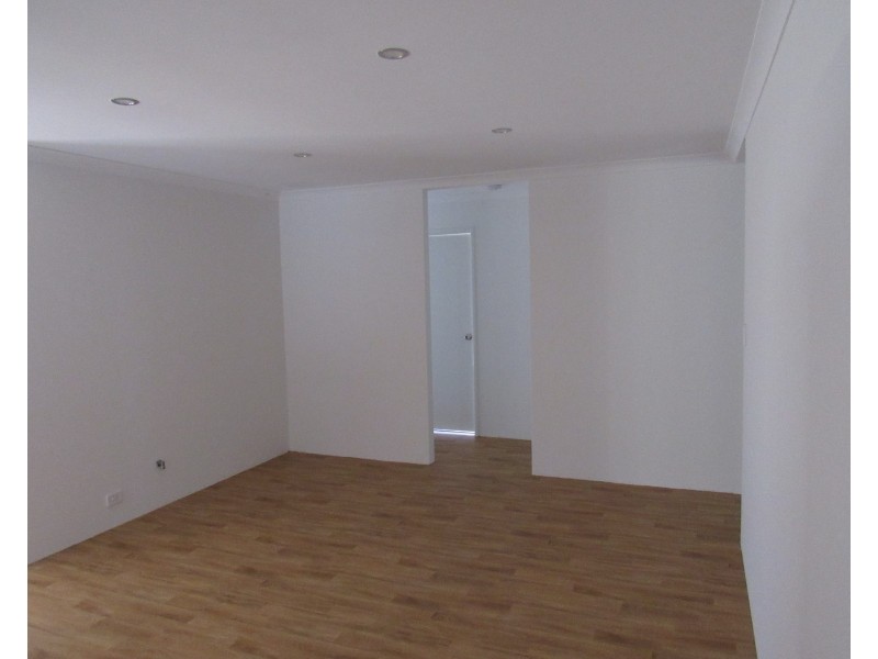 8 Madge Way, Leda WA 6170