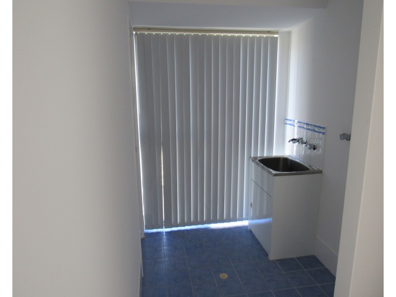 8 Madge Way, Leda WA 6170