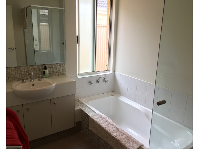 142 Harrington Waters Drive, Waikiki WA 6169