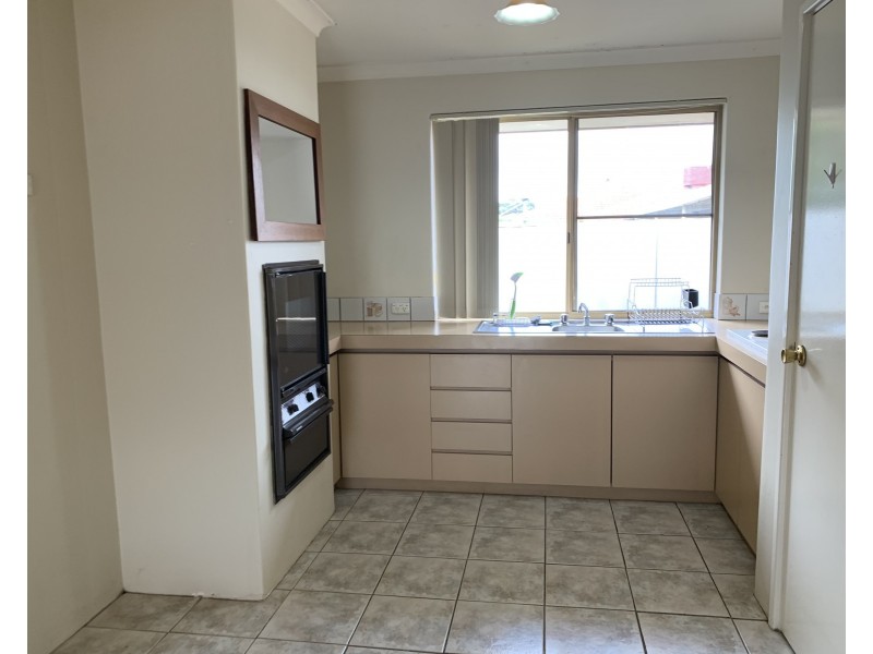 8 Wills Court, Cooloongup WA 6168
