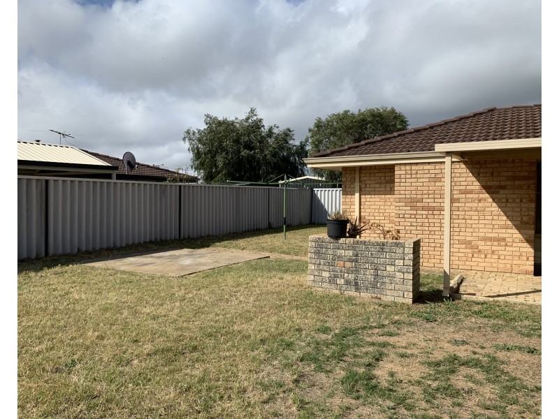 8 Wills Court, Cooloongup WA 6168