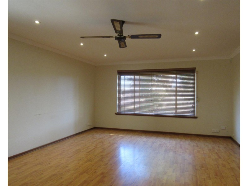 26 Thomas Street, Safety Bay WA 6169