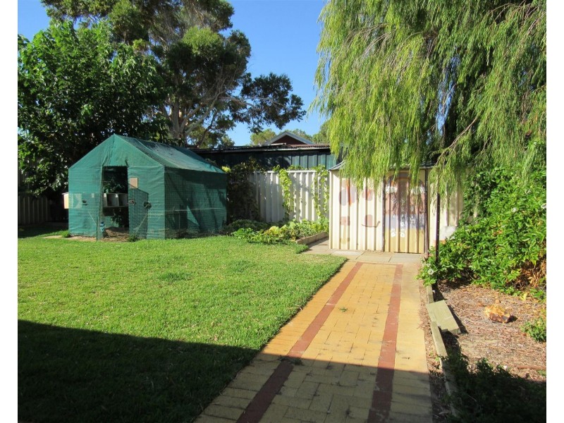 26 Thomas Street, Safety Bay WA 6169