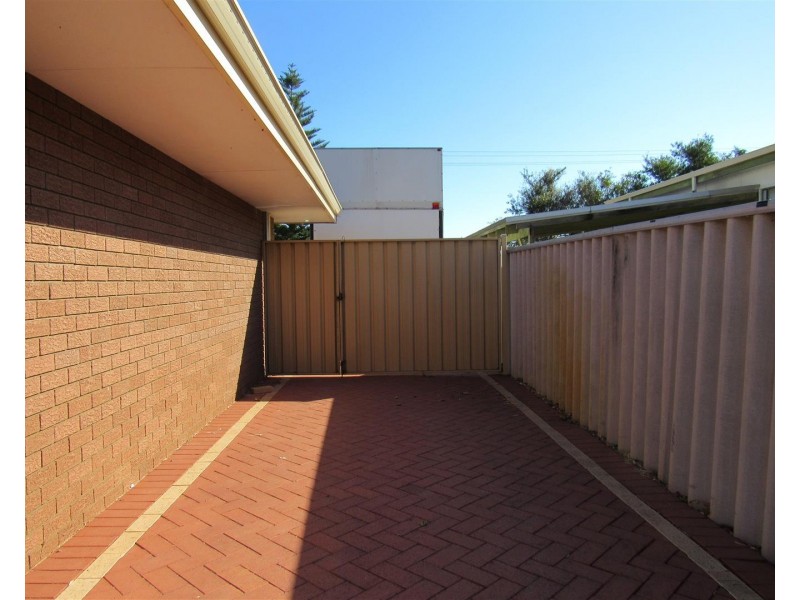 26 Thomas Street, Safety Bay WA 6169