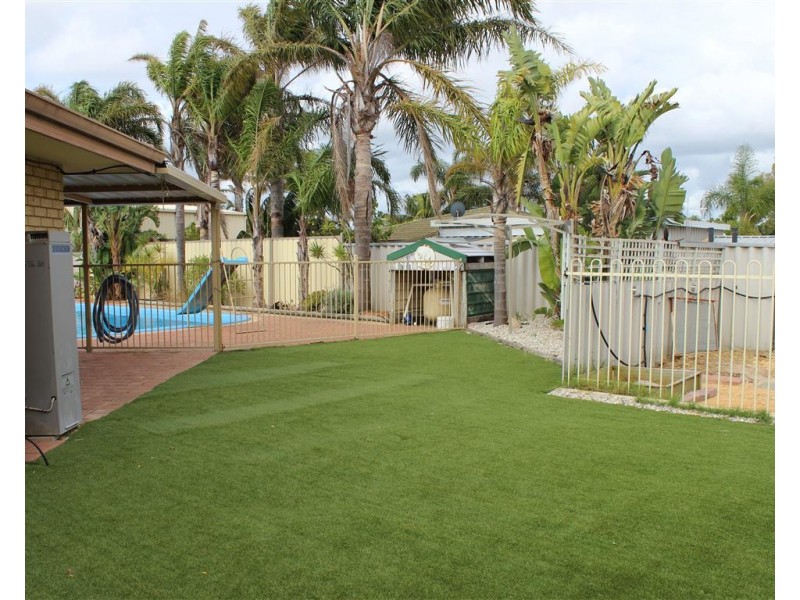 3 Camm Place, Waikiki WA 6169