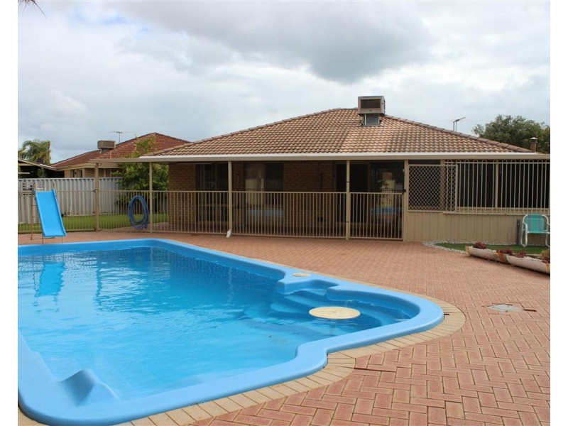 3 Camm Place, Waikiki WA 6169