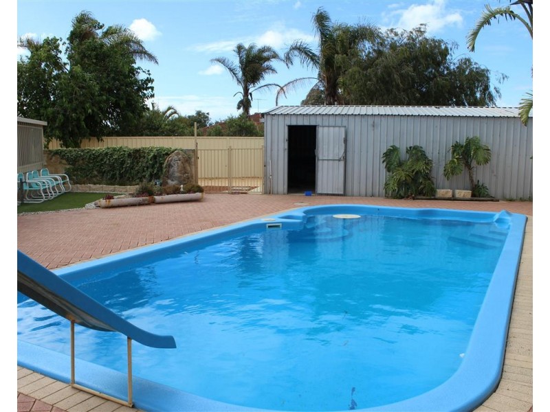 3 Camm Place, Waikiki WA 6169