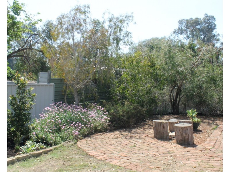 28 Grover Way, Medina WA 6167