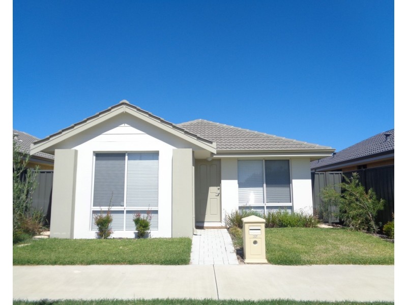 32 Bottlenose Circuit, Waikiki WA 6169