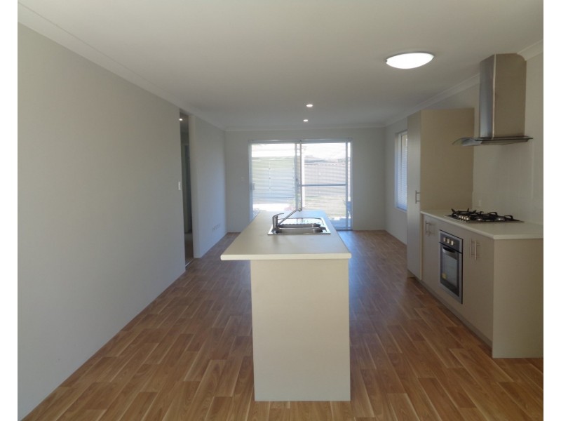 32 Bottlenose Circuit, Waikiki WA 6169