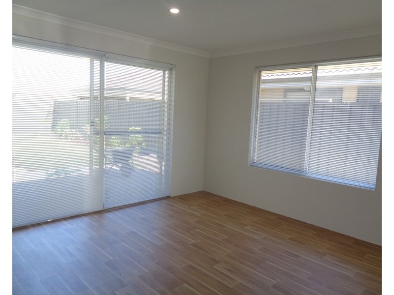 32 Bottlenose Circuit, Waikiki WA 6169