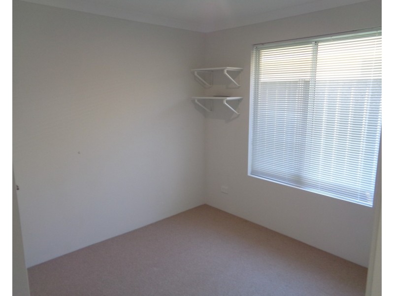 32 Bottlenose Circuit, Waikiki WA 6169