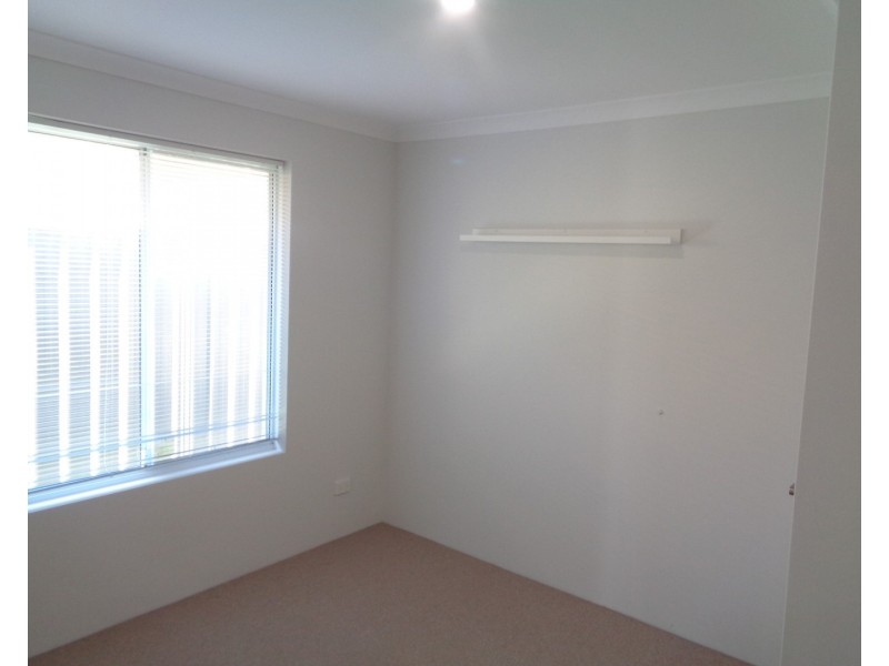 32 Bottlenose Circuit, Waikiki WA 6169