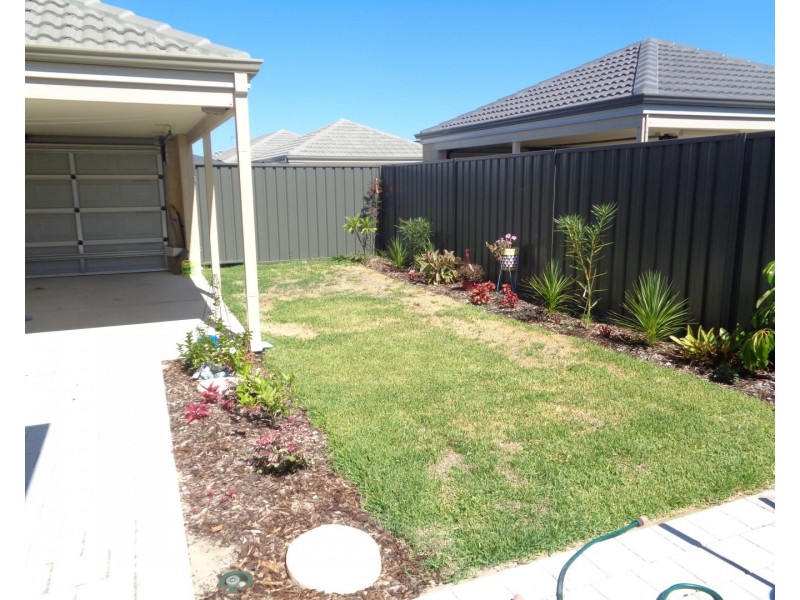 32 Bottlenose Circuit, Waikiki WA 6169
