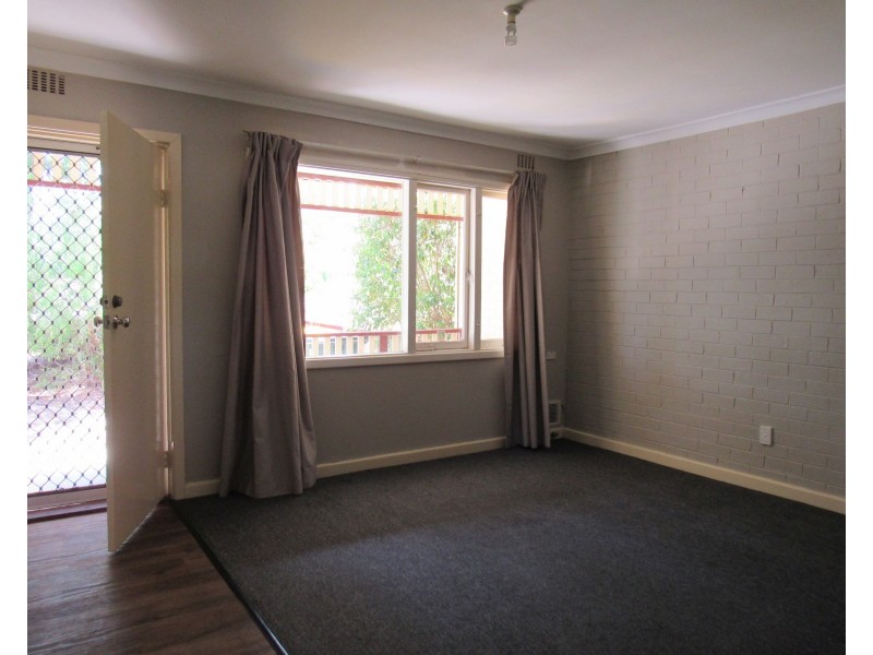 4B Robert Place, Calista WA 6167