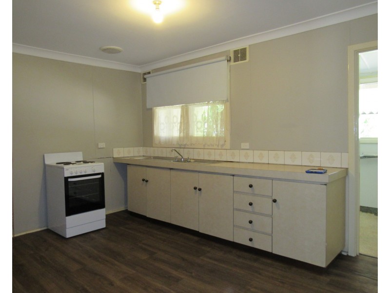 4B Robert Place, Calista WA 6167