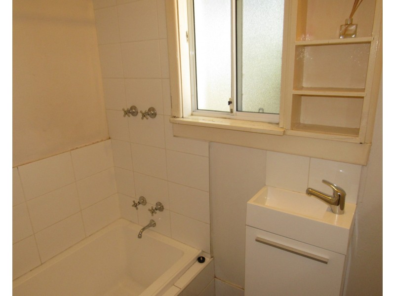 4B Robert Place, Calista WA 6167