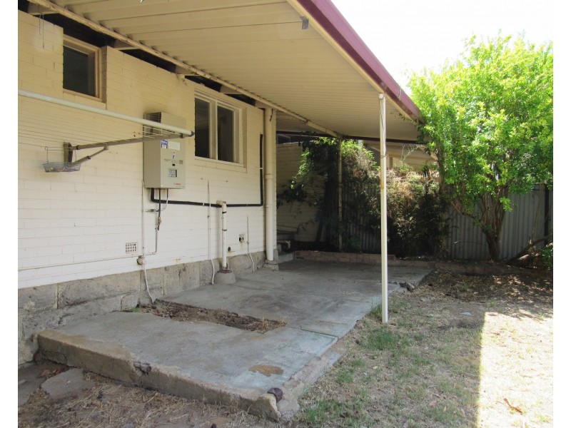 4B Robert Place, Calista WA 6167