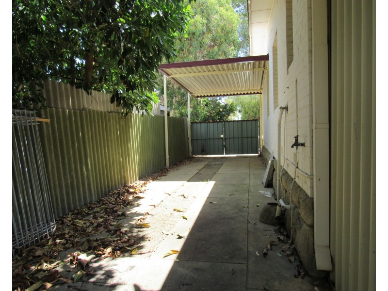 4B Robert Place, Calista WA 6167