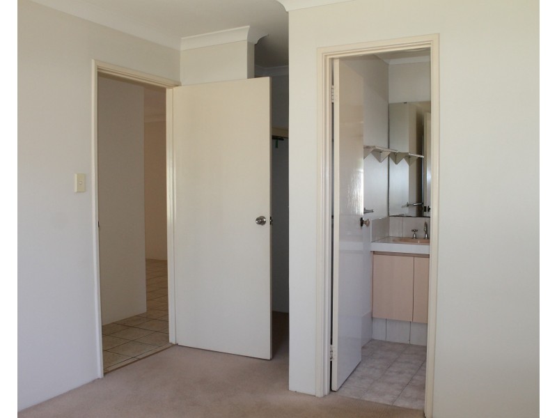 13 Parkland Drive, Warnbro WA 6169