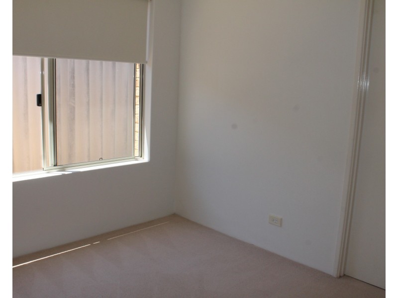 13 Parkland Drive, Warnbro WA 6169