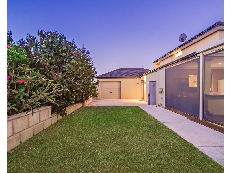 50 Bancoura Parkway, Secret Harbour WA 6173