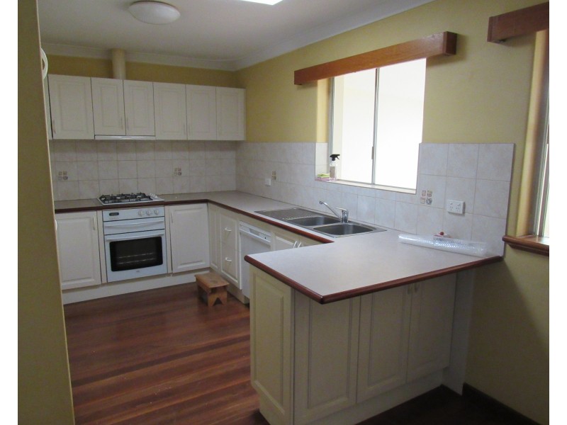 8 Scott Road, Safety Bay WA 6169